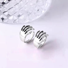 Load image into Gallery viewer, Skeleton Claw Ear Cuff

